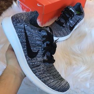 Nike Free Run Flyknit Oreo Sneakers EUC. NO BOX